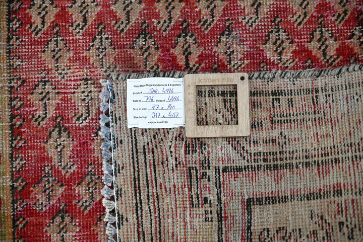 red Accent rug 3' 2" x 4' 7"