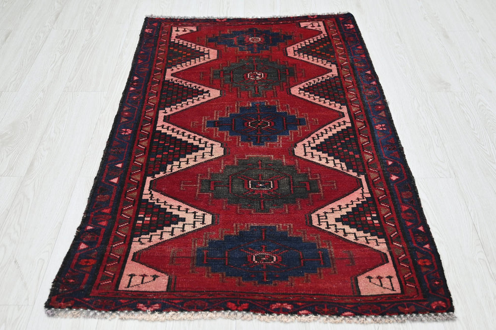 red Accent rug 2' 11" x 4' 11"