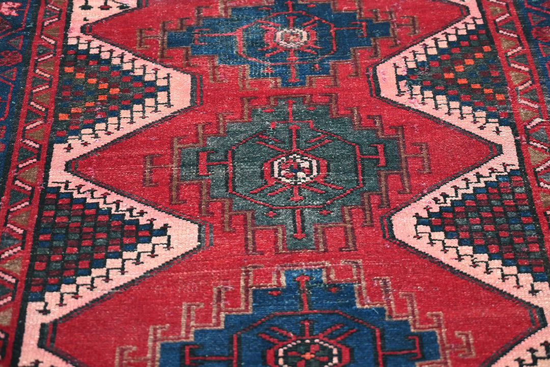 red Accent rug 2' 11" x 4' 11"