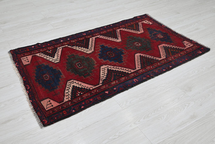 red Accent rug 2' 11" x 4' 11"
