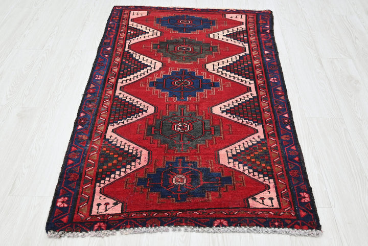 red Accent rug 2' 11" x 4' 11"