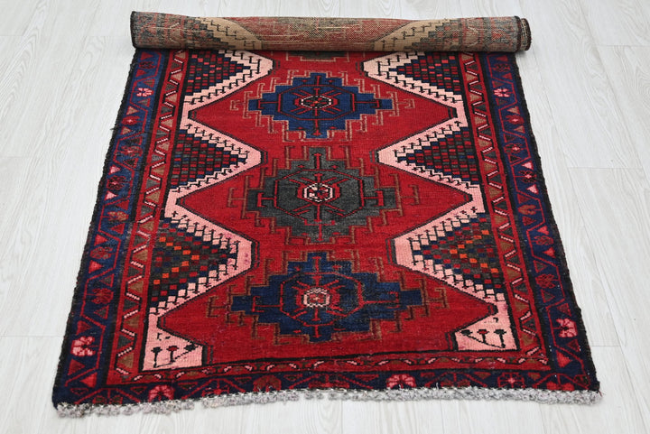 red Accent rug 2' 11" x 4' 11"