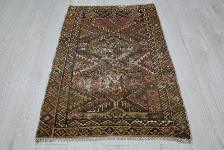 brown Accent rug 2' 8" x 4' 7"