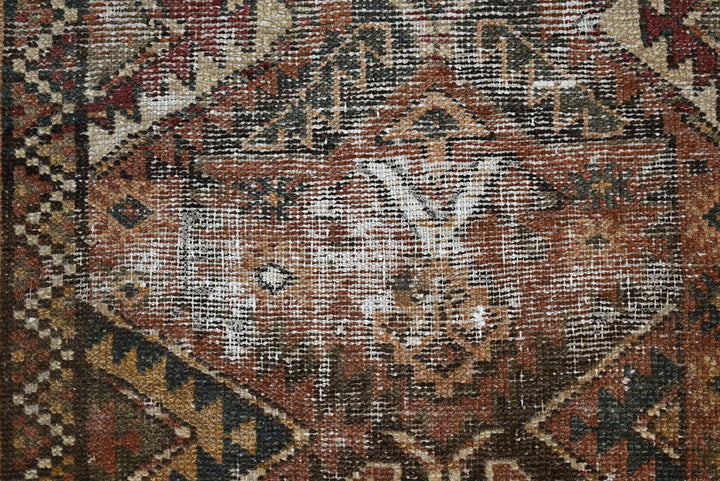 brown Accent rug 2' 8" x 4' 7"