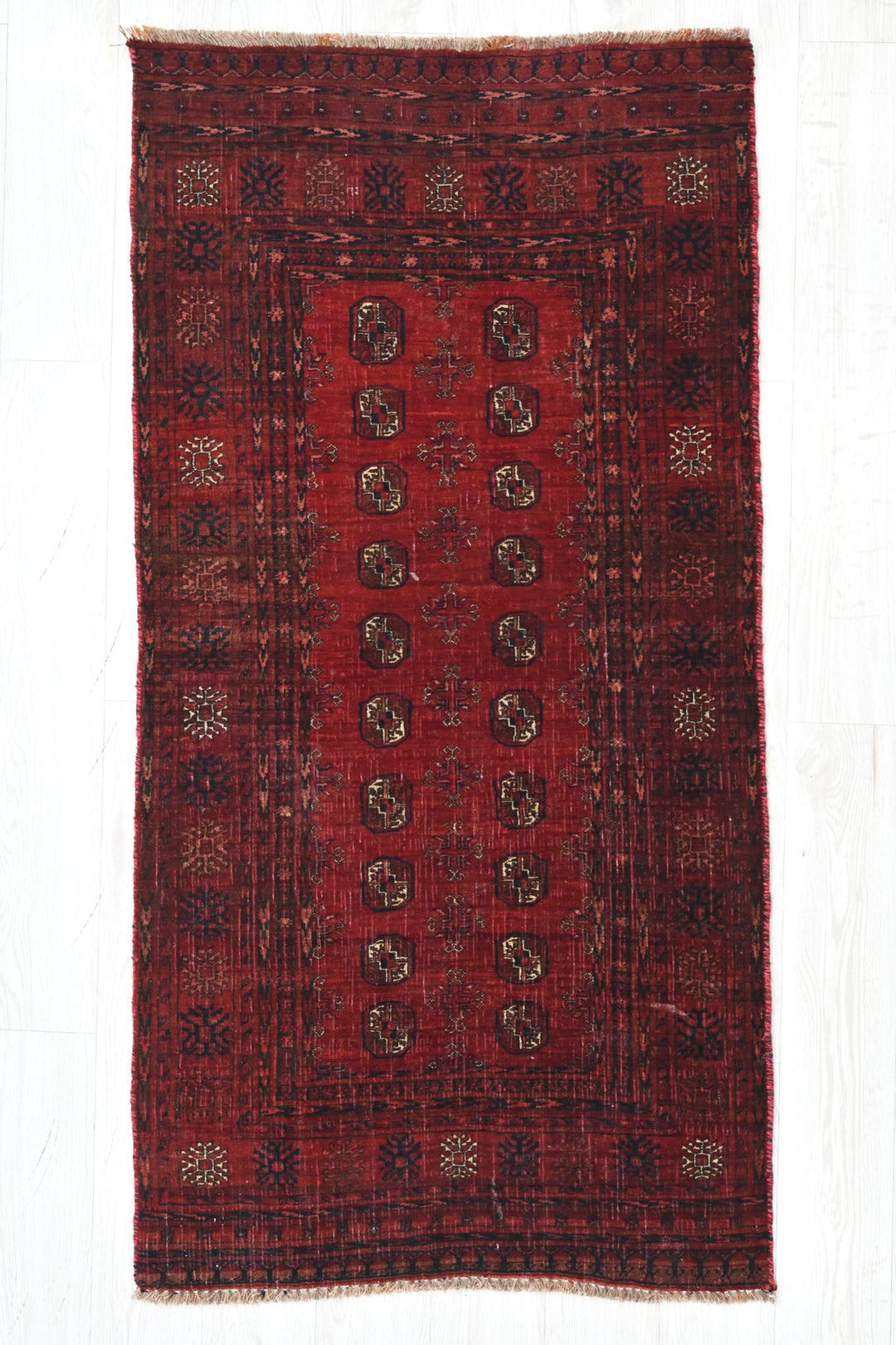 red Accent rug 2' 8" x 5' 5"