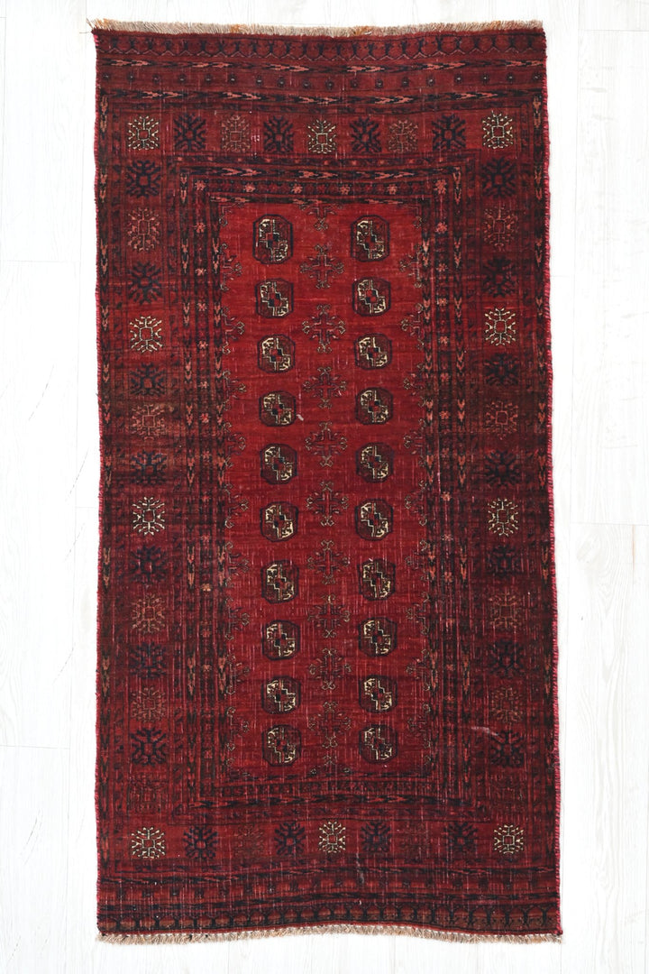 red Accent rug 2' 8" x 5' 5"