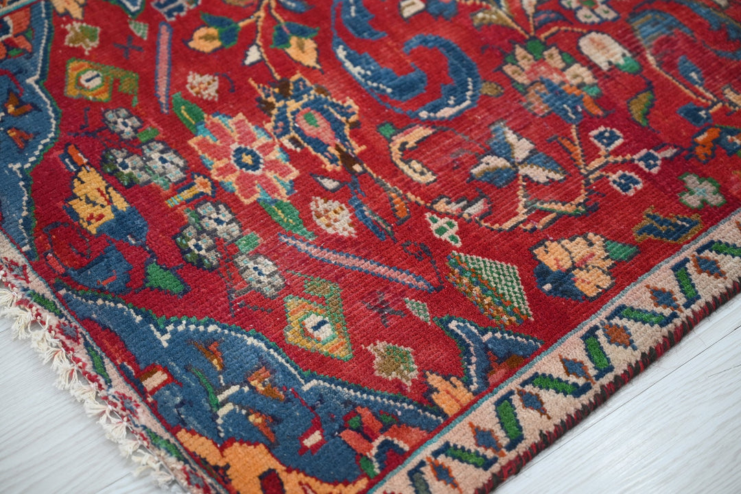 red Runner rug 1' 11" x 6' 9"