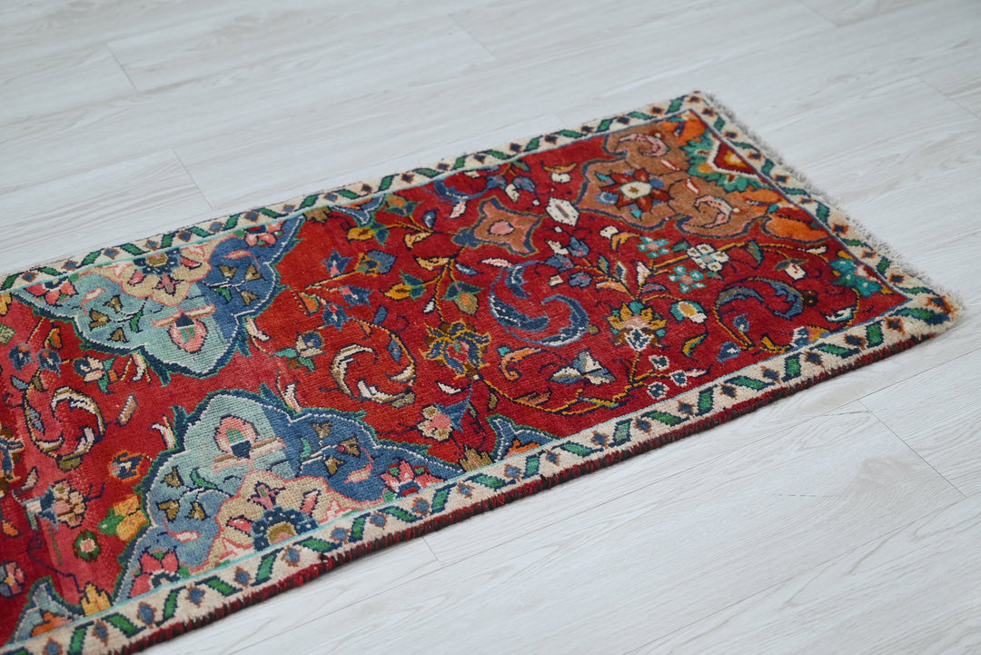 red Runner rug 1' 11" x 6' 9"