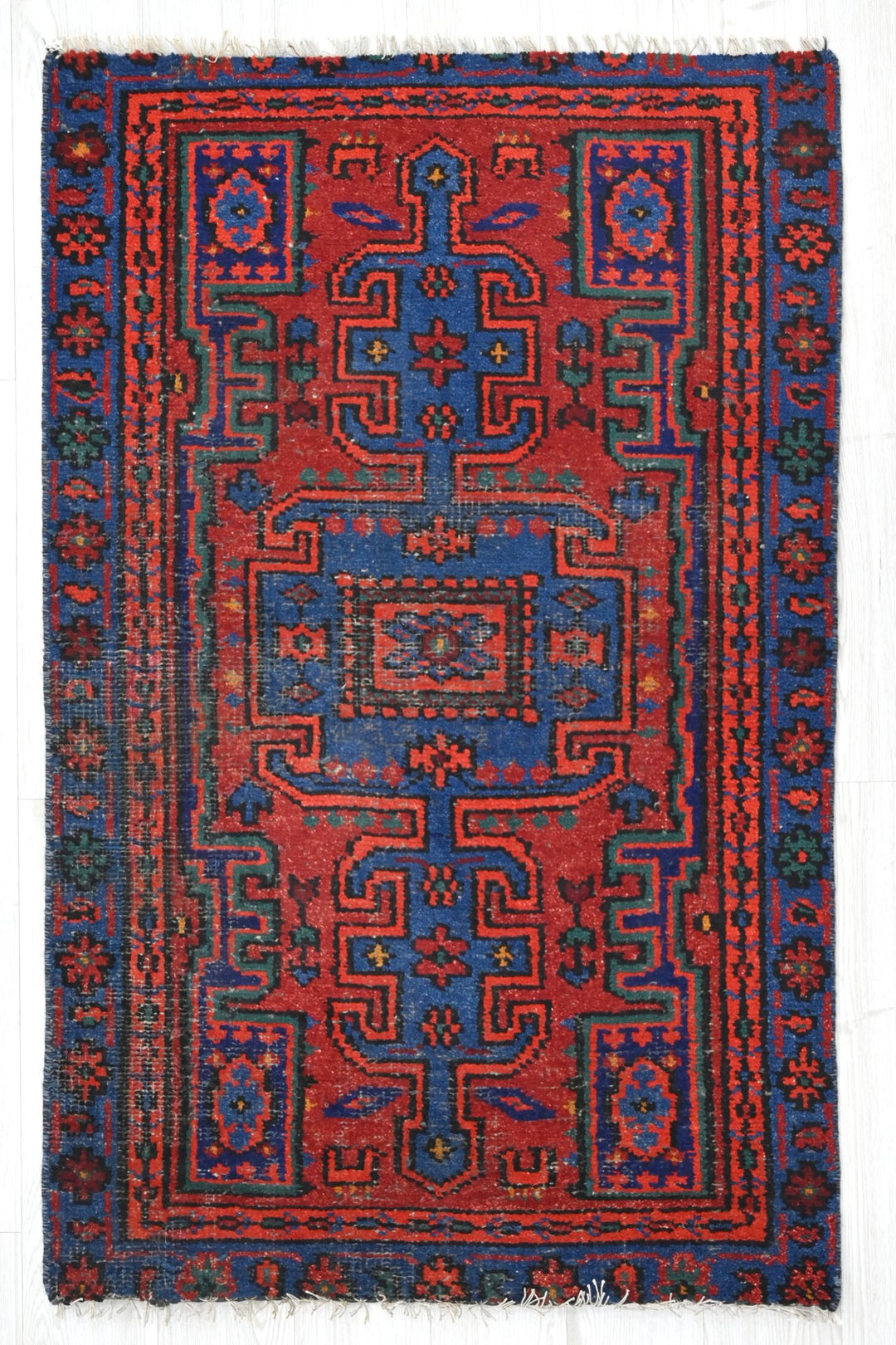 red Accent rug 2' 11" x 4' 4"