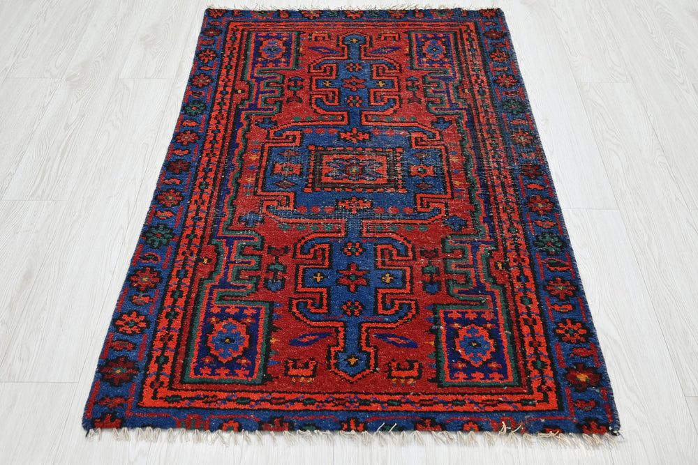 red Accent rug 2' 11" x 4' 4"