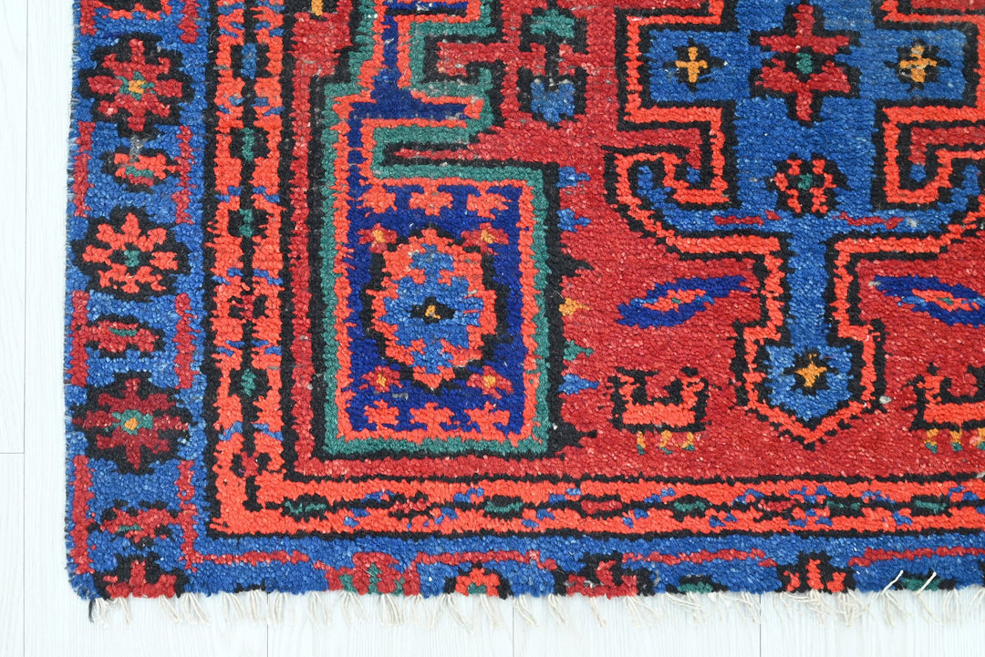 red Accent rug 2' 11" x 4' 4"