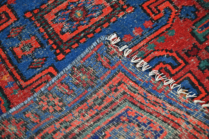 red Accent rug 2' 11" x 4' 4"