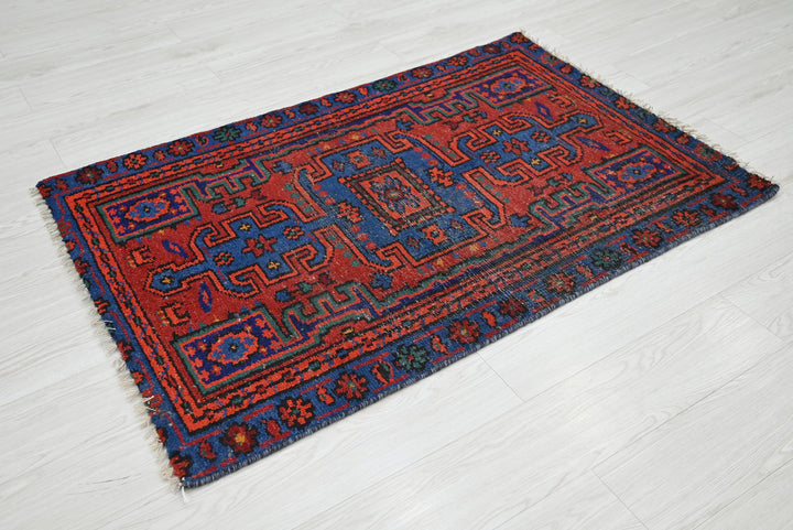 red Accent rug 2' 11" x 4' 4"