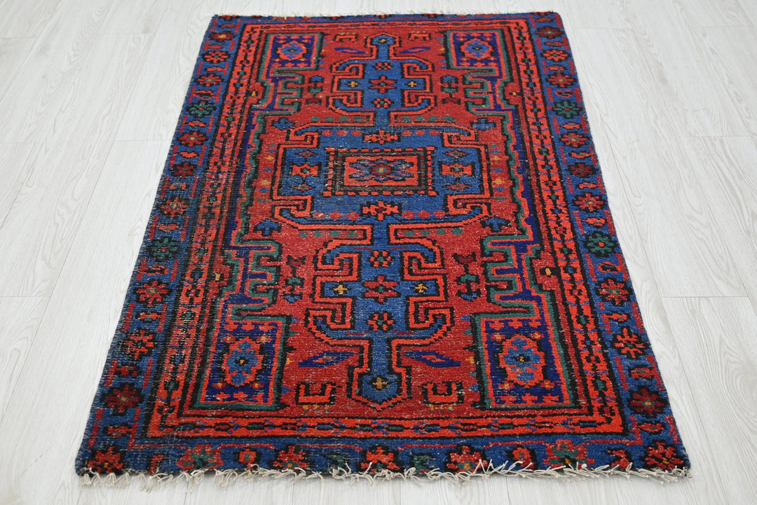 red Accent rug 2' 11" x 4' 4"