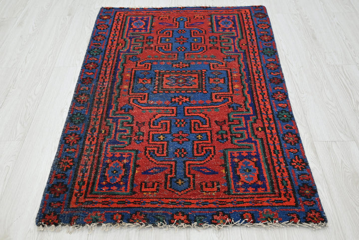 red Accent rug 2' 11" x 4' 4"