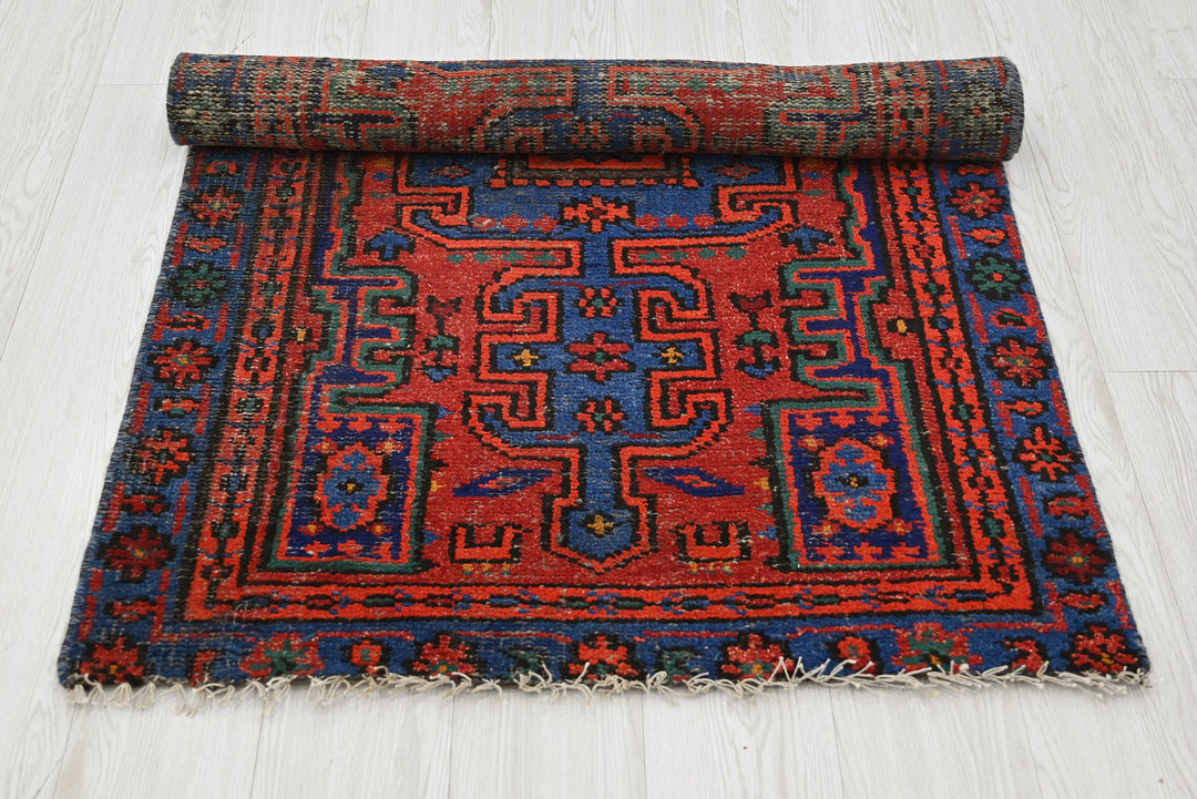 red Accent rug 2' 11" x 4' 4"