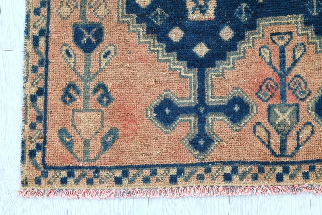 orange Accent rug 4' 2" x 6' 5"