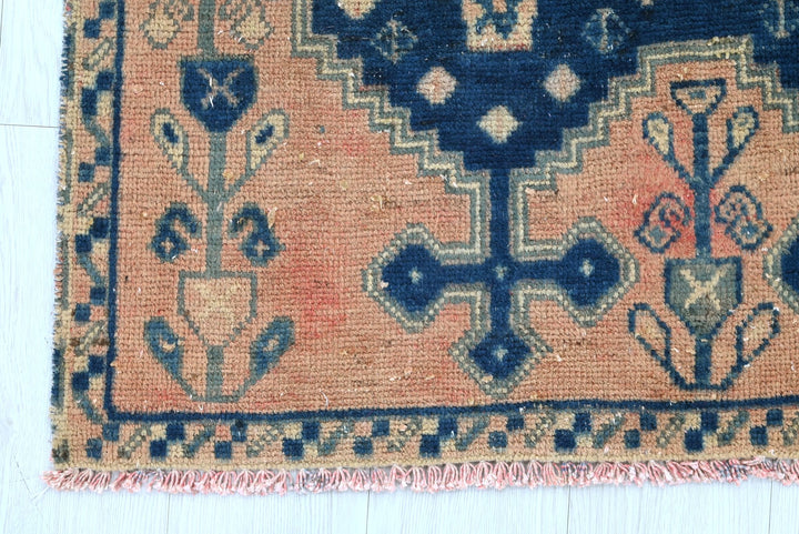orange Accent rug 4' 2" x 6' 5"