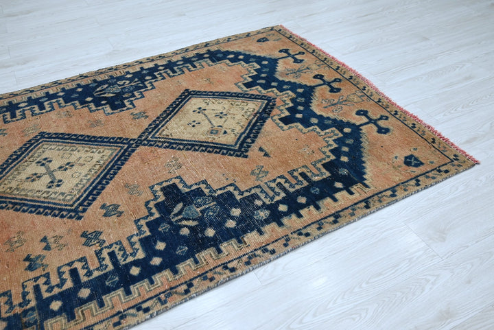 orange Accent rug 4' 2" x 6' 5"