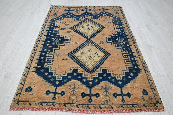 orange Accent rug 4' 2" x 6' 5"