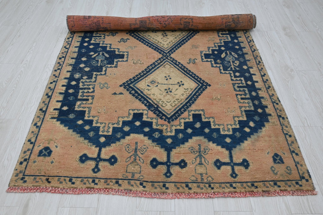 orange Accent rug 4' 2" x 6' 5"