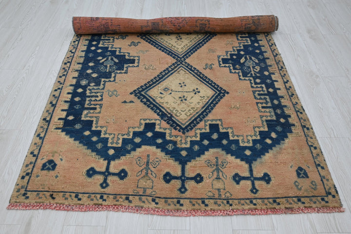 orange Accent rug 4' 2" x 6' 5"