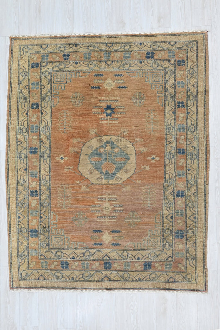 orange Medium rug 5' 2" x 6' 5"