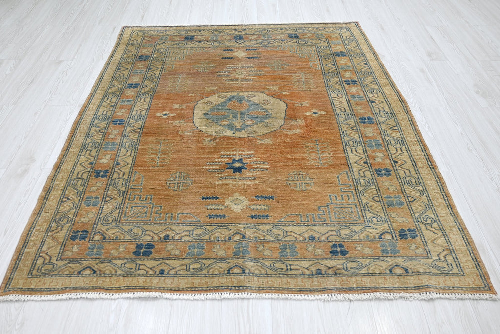 orange Medium rug 5' 2" x 6' 5"