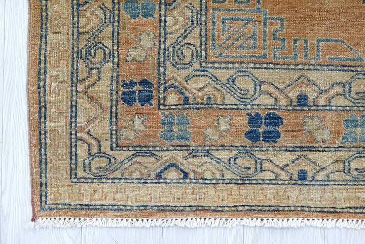 orange Medium rug 5' 2" x 6' 5"