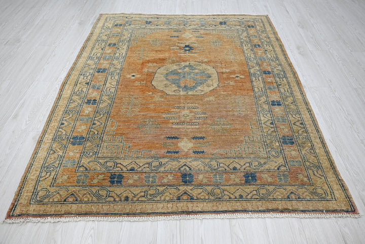 orange Medium rug 5' 2" x 6' 5"