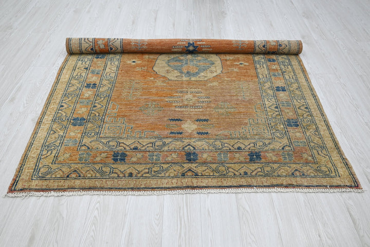 orange Medium rug 5' 2" x 6' 5"