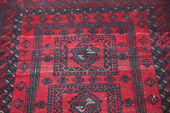 red Accent rug 3' 1" x 4' 6"