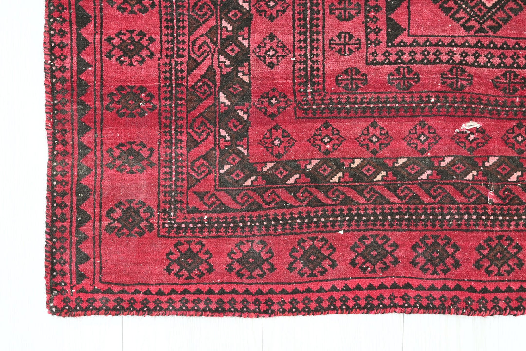 red Accent rug 3' 1" x 4' 6"