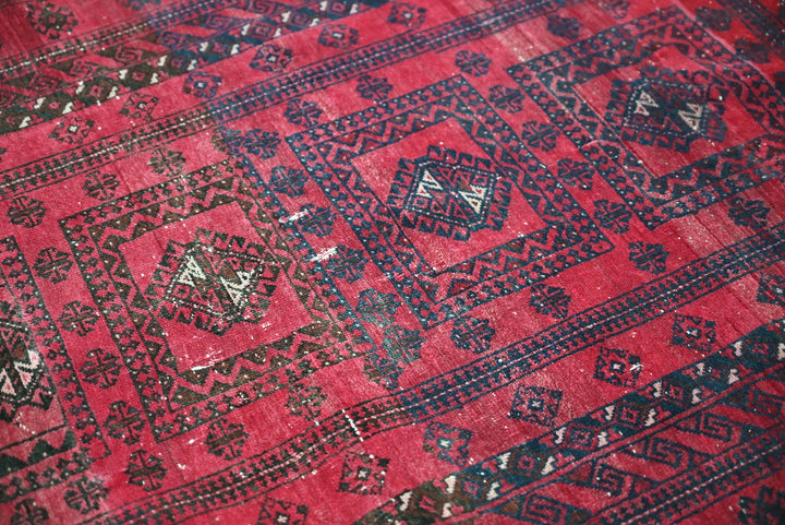 red Accent rug 3' 1" x 4' 6"