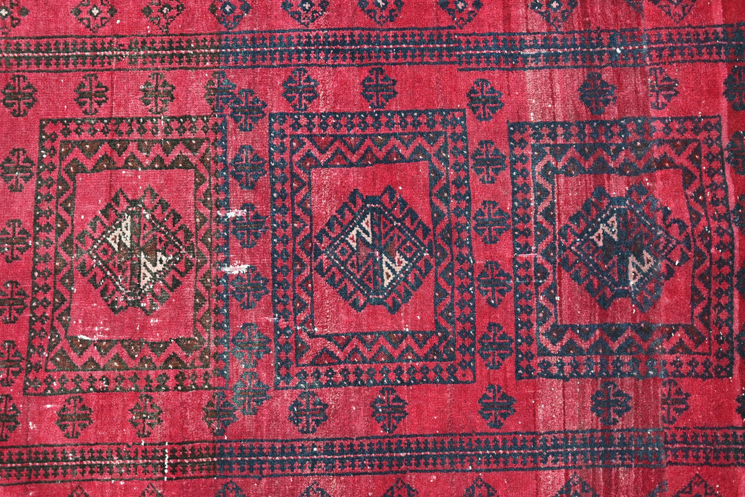 red Accent rug 3' 1" x 4' 6"