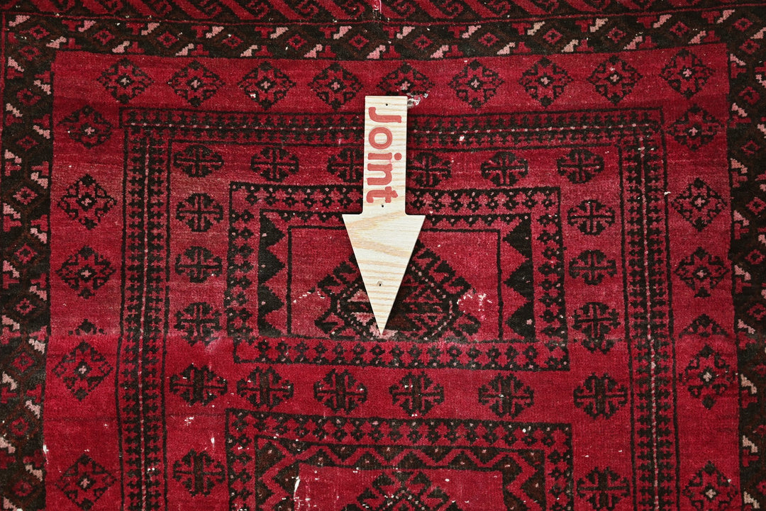 red Accent rug 3' 1" x 4' 6"