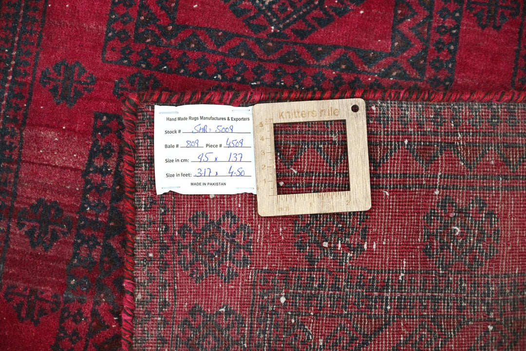 red Accent rug 3' 1" x 4' 6"