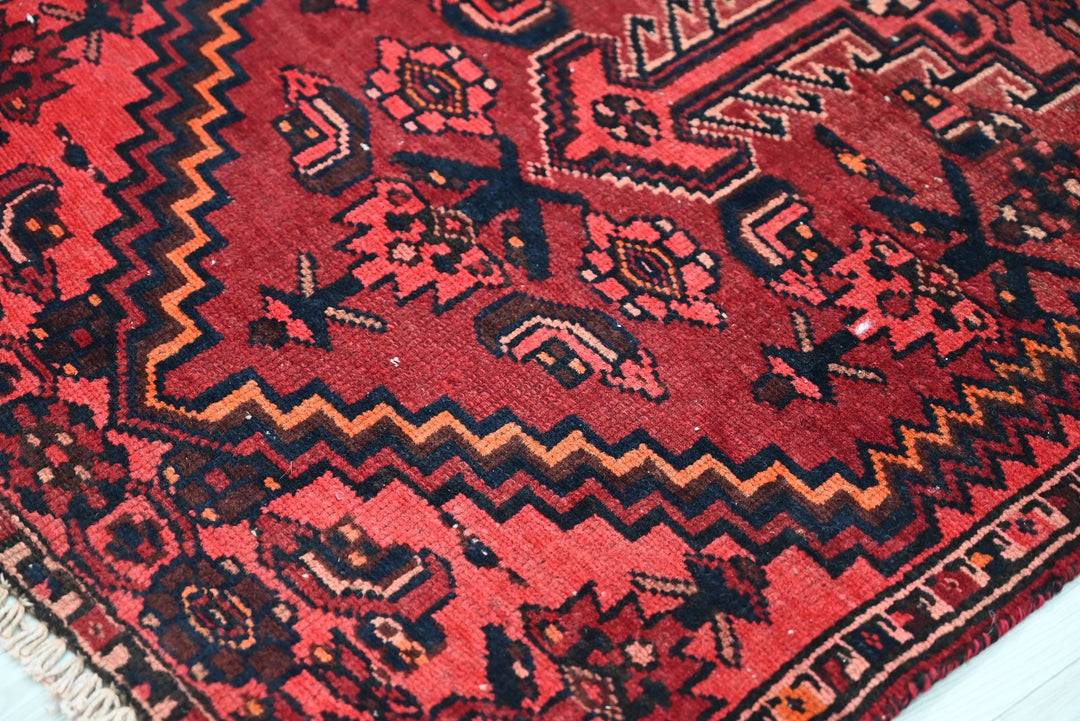 red Runner rug 2' 4" x 6' 0"