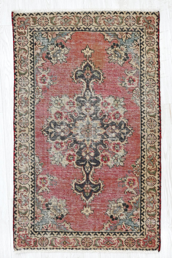 red Accent rug 2' 6" x 4' 2"