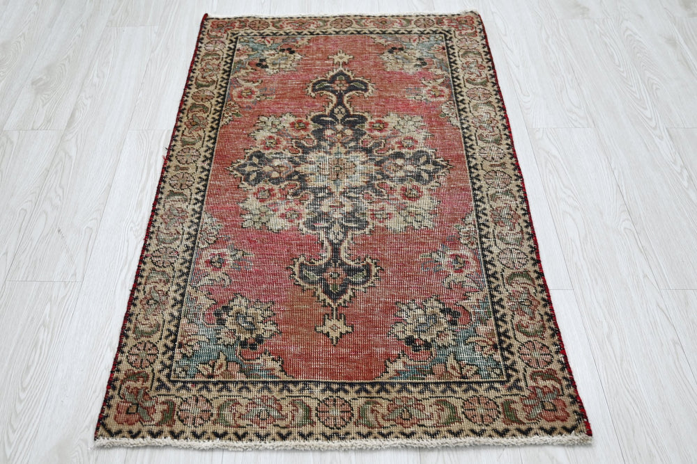 red Accent rug 2' 6" x 4' 2"
