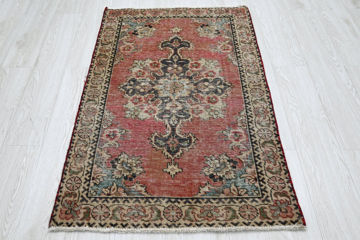 red Accent rug 2' 6" x 4' 2"