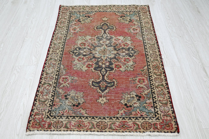 red Accent rug 2' 6" x 4' 2"