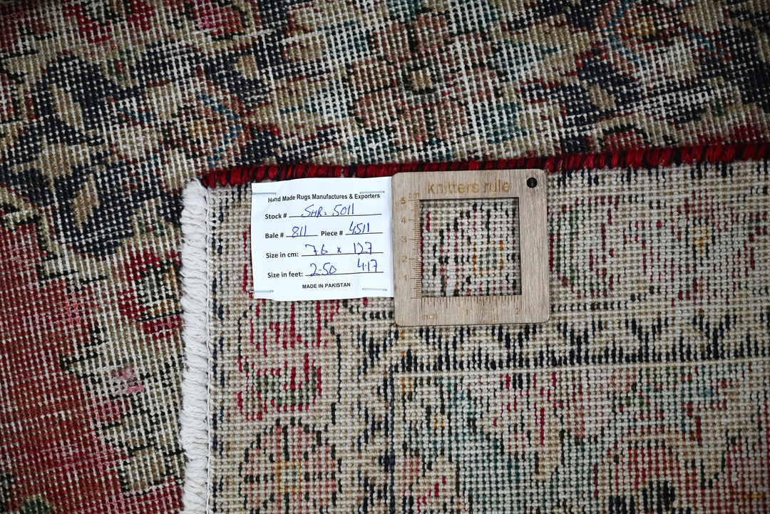 red Accent rug 2' 6" x 4' 2"