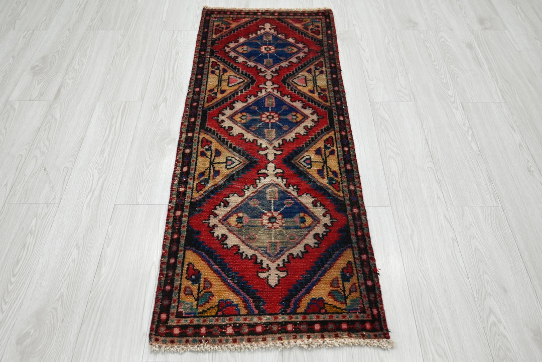 red Runner rug 1' 9" x 4' 10"
