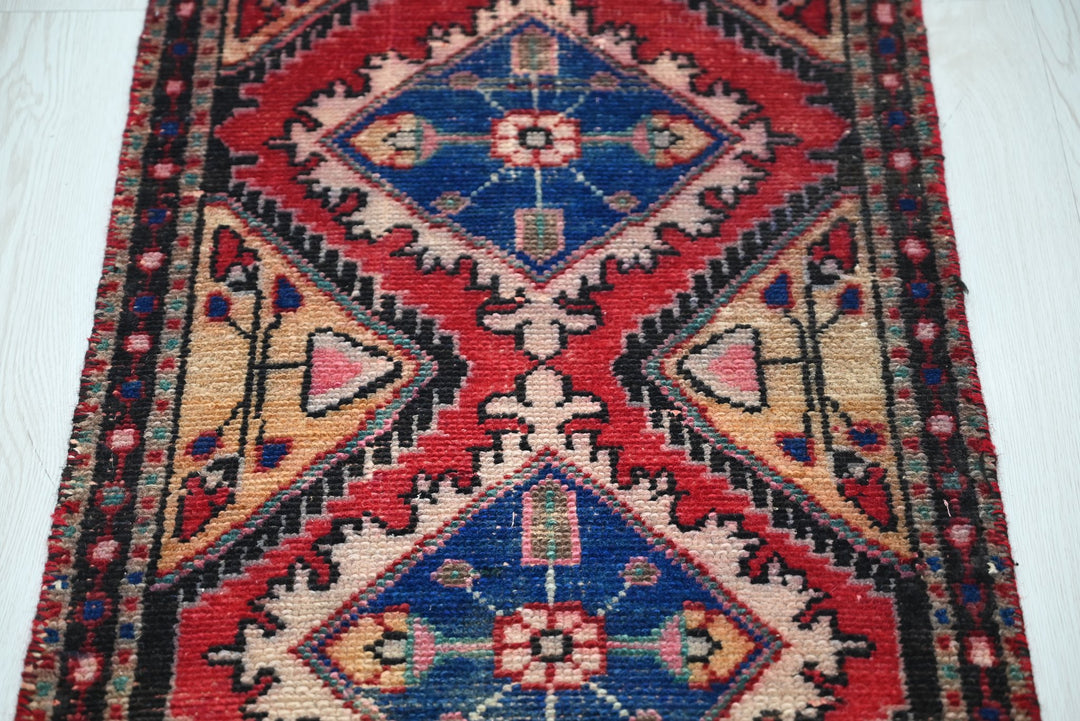 red Runner rug 1' 9" x 4' 10"