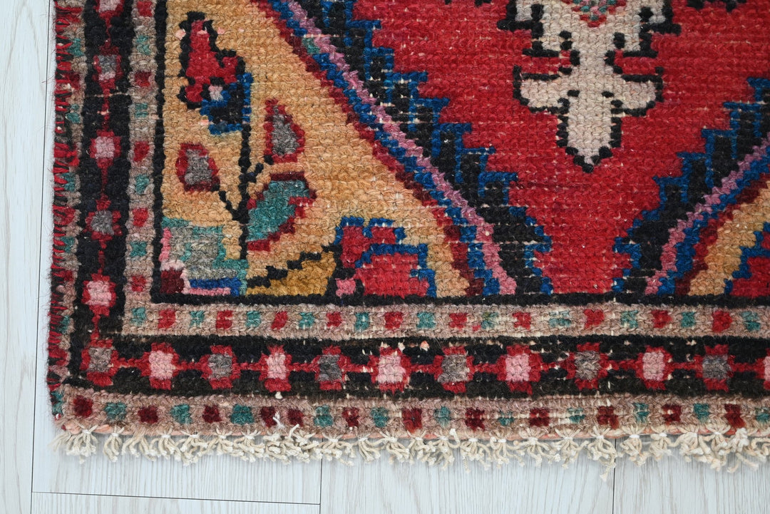 red Runner rug 1' 9" x 4' 10"