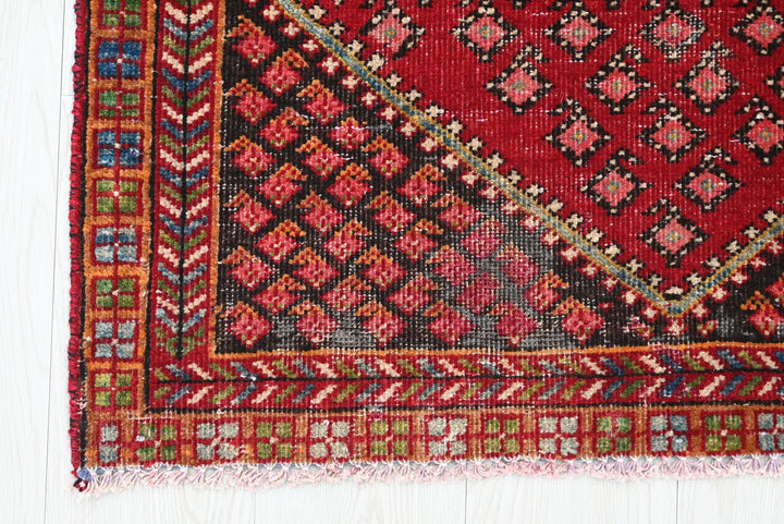 red Accent rug 2' 10" x 4' 4"