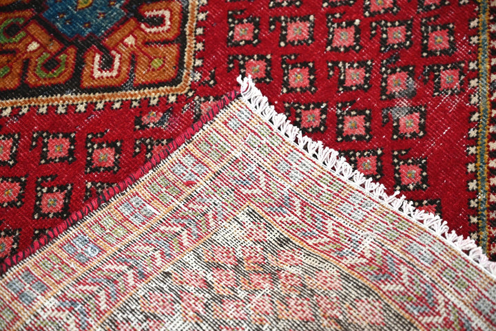 red Accent rug 2' 10" x 4' 4"