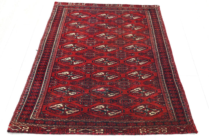 red Accent rug 2' 10" x 3' 10"