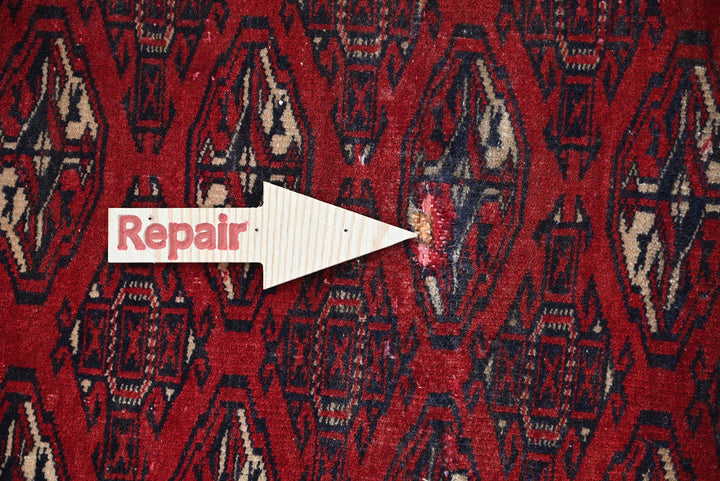 red Accent rug 2' 10" x 3' 10"